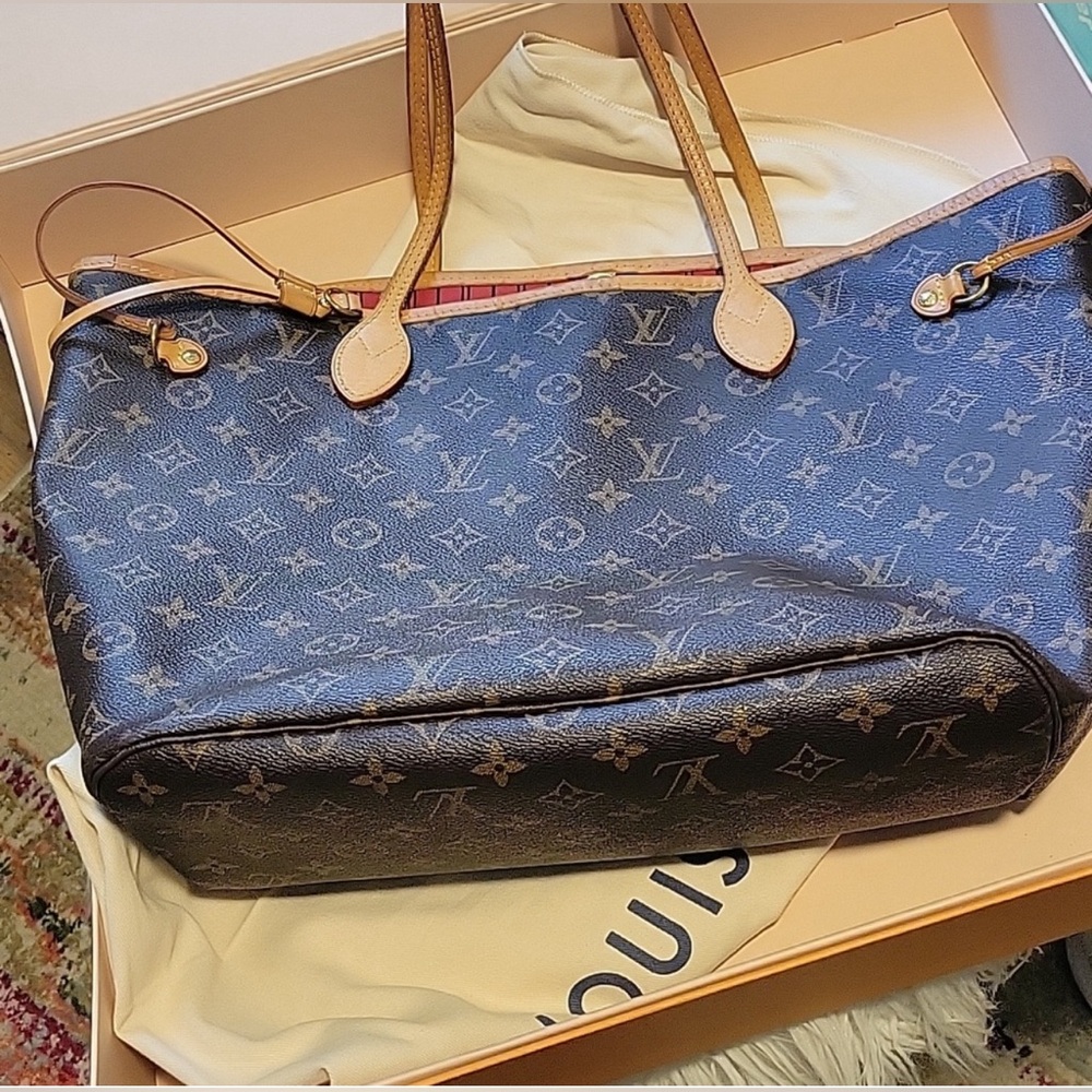 AUTHENTIC Louis Vuitton Neverfull MM